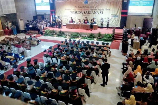 Why You Should Choose Business College for Your Career