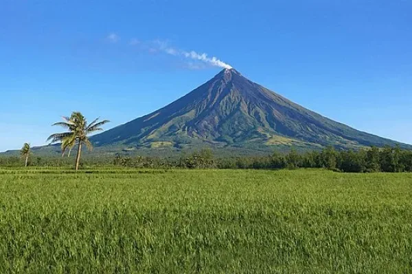 Mayon Volcano detects increasing seismic activity and issues an alert